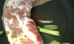 怎样做出咔嚓脆的烤五花肉,脆烤五花肉的做法展示