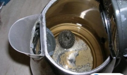 搞定沉淀在电水壶里的水垢