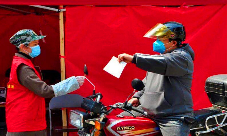 一丝不苟的苟是什么意思