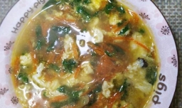 怎样做美味的胡萝卜鸡蛋青菜汤？