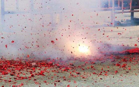 过年放鞭炮的原因