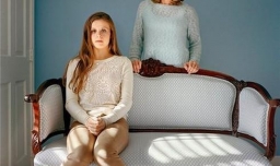 和妈妈吵架了应该怎么办？