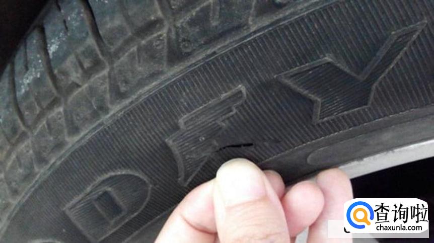 轮胎边上划破小口子怎么补