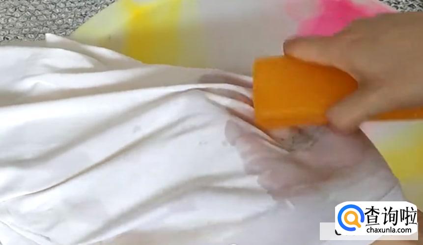 衣服沾上圆珠笔油怎么清洗
