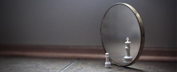 为什么镜子能照出人影