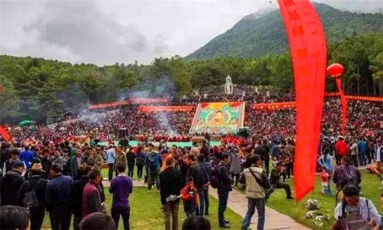 转山会是哪个族的节日