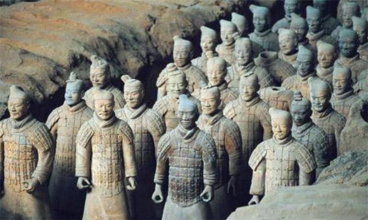 兵马俑本来的颜色是