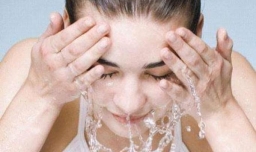 早晨到底该不该用洗面奶洗脸