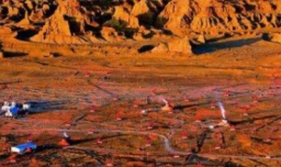 我国内陆盆地中海拔最高的是哪个？