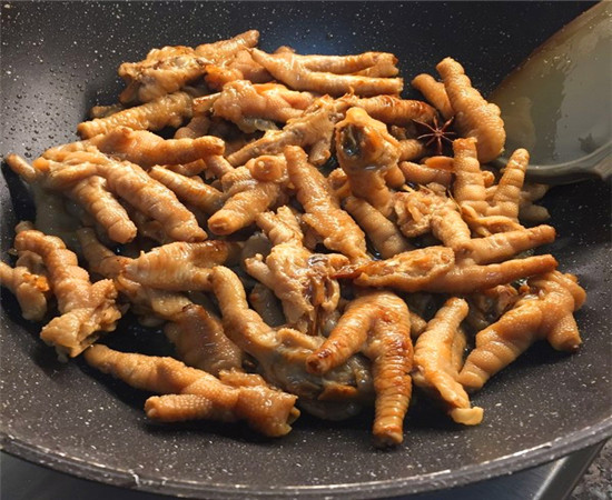 麻辣干锅鸡爪的家常做法