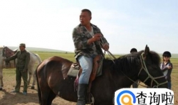 在草原上体验骑马有哪些要领？
