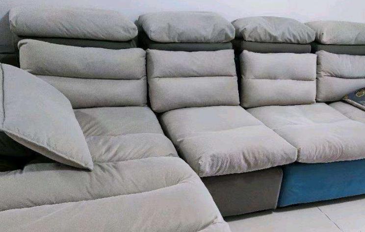 使用一年的布艺沙发脏了，该如何进行清洗？