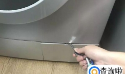 海尔滚筒洗衣机右下角过滤器门怎么打开