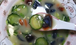 怎样做美味的黄瓜皮蛋汤？