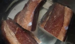 如何快速泡出腊肉中的盐