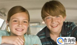 孩子在车上捣乱影响开车怎么办？