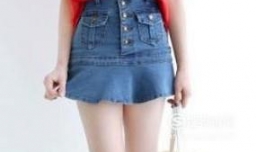 牛仔短裙配什么上衣好看