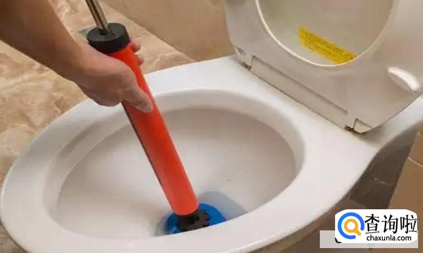 厕所掉进去硬东西堵了怎么办