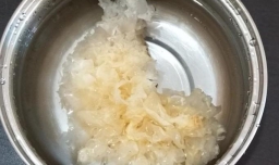 如何做冰糖雪梨百合银耳汤