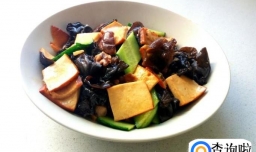 木耳香菇炒素鸡的家常做法