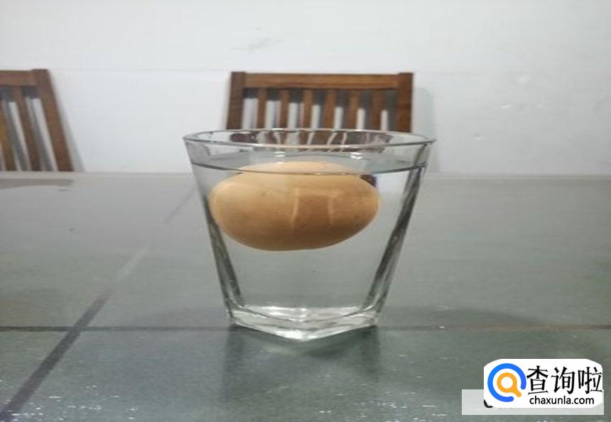 鸡蛋飘在水上还能吃吗