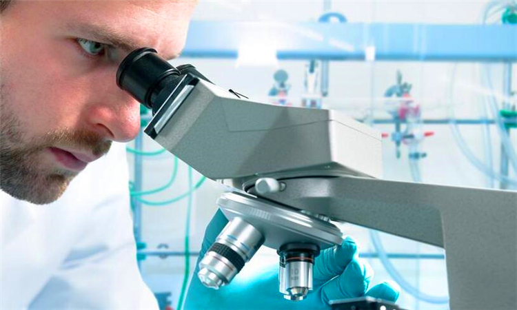 显微镜是谁发明的