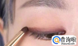 眼妆怎么画显眼睛大