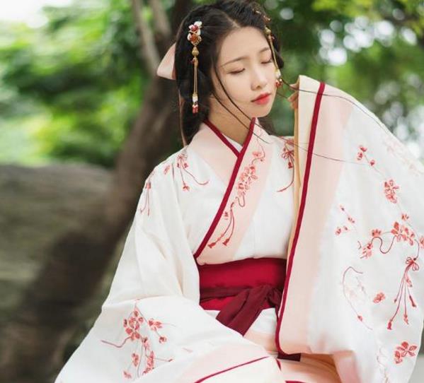 为什么女装扣子多在左边