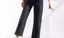 紫色外套搭配什么裤子