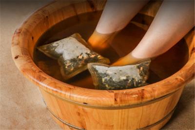 为什么建议在晚上9点泡脚？