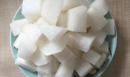 如何做酸辣萝卜汤？