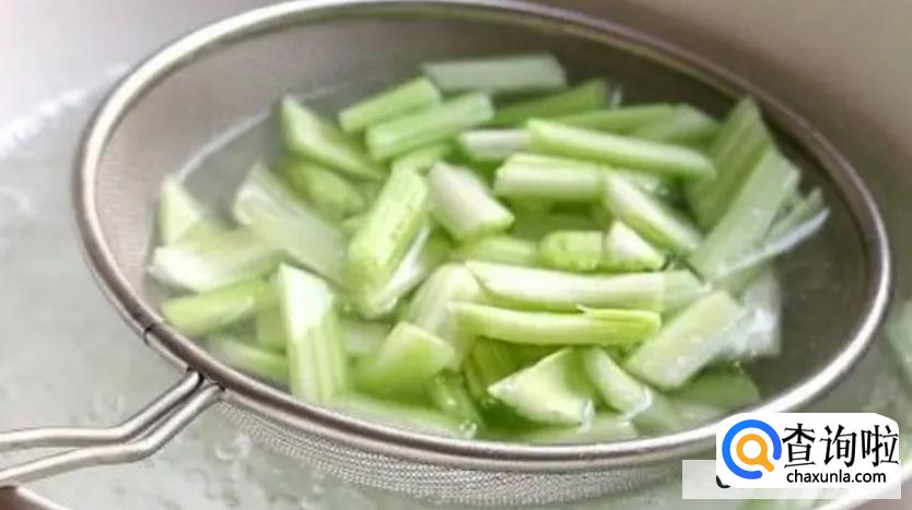 西芹腰果的做法