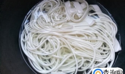 怎么做蘑菇炒自制土豆粉好吃