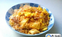 虾皮炒豆腐鸡蛋的做法