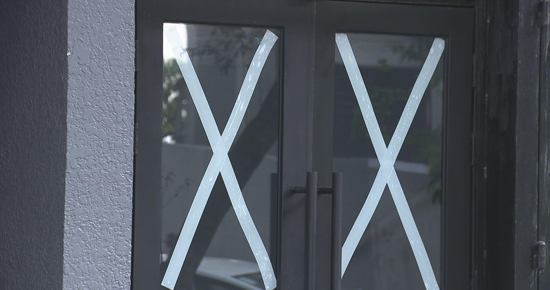 玻璃上为什么贴米字