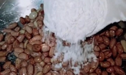 网红挂霜花生的制作方法