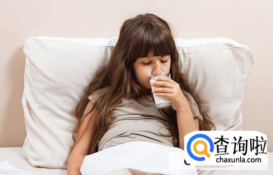 牛奶早上喝还是晚上喝