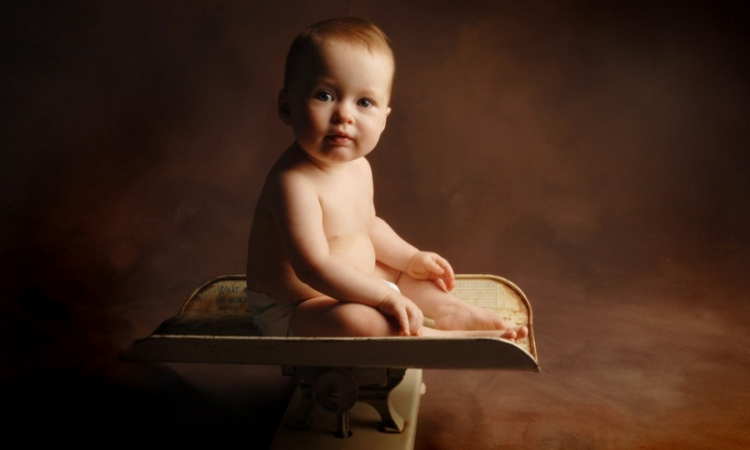 何姓男孩起名大全，何姓男宝宝取名，男孩何姓名字推荐