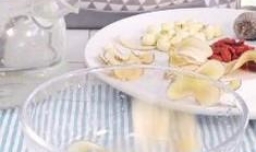 排骨花胶养颜汤怎么做