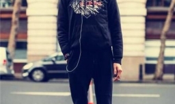 男生卫衣如何搭配