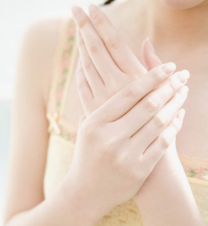 如何让手变得又细又长