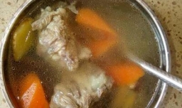 胡萝卜香菇炖排骨汤的做法