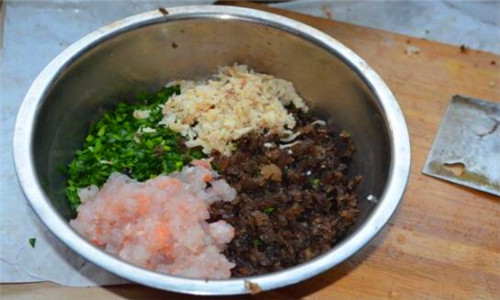 虾仁木耳鸡蛋饺子馅的做法