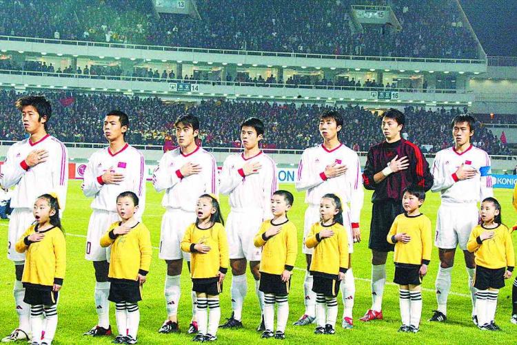 为什么足球比赛要带球童入场