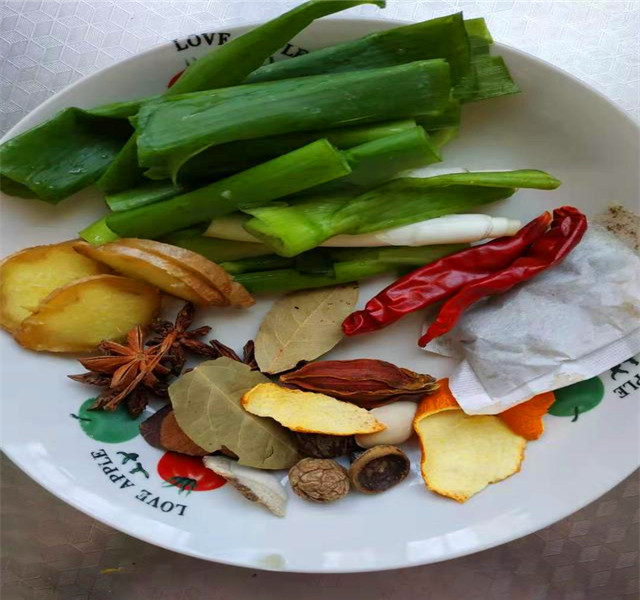 家常炖本地鸡的做法