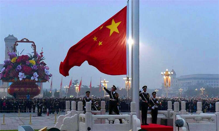 天安门多久升旗