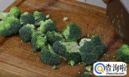 西兰花配蛋炒饭做法 西兰花配蛋炒饭怎么做