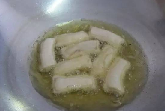 饺子皮包炸香蕉的做法