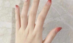 如何自己DIY晕染美甲