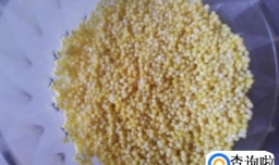 自做的脆香的小米鸡蛋饼